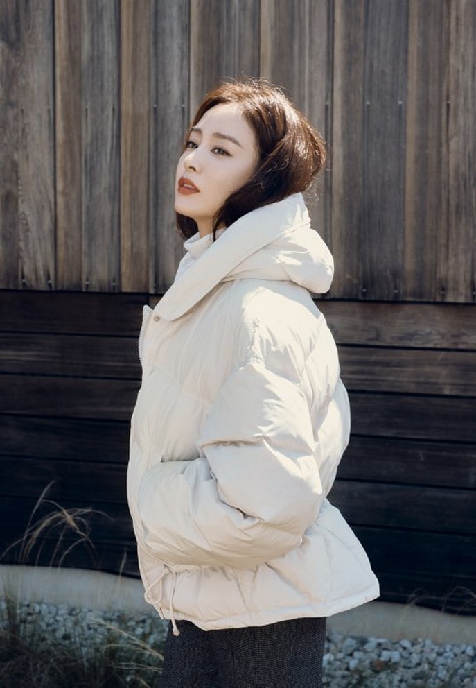 Kim Tae Hee gợi ý váy áo Thu Đông, ghi điểm với phong cách thanh lịch, rạng rỡ