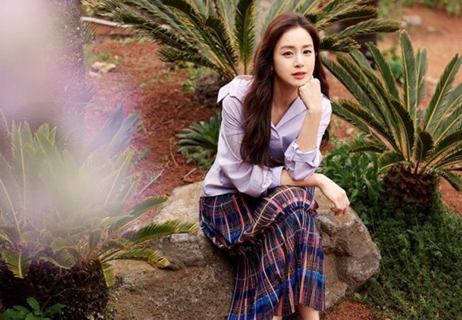 Kim Tae Hee gợi ý váy áo Thu Đông, ghi điểm với phong cách thanh lịch, rạng rỡ