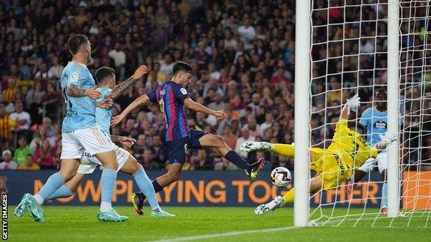 Barca dẫn đầu La Liga nhưng HLV Xavi vẫn lo khi ghĩ đến Champions League