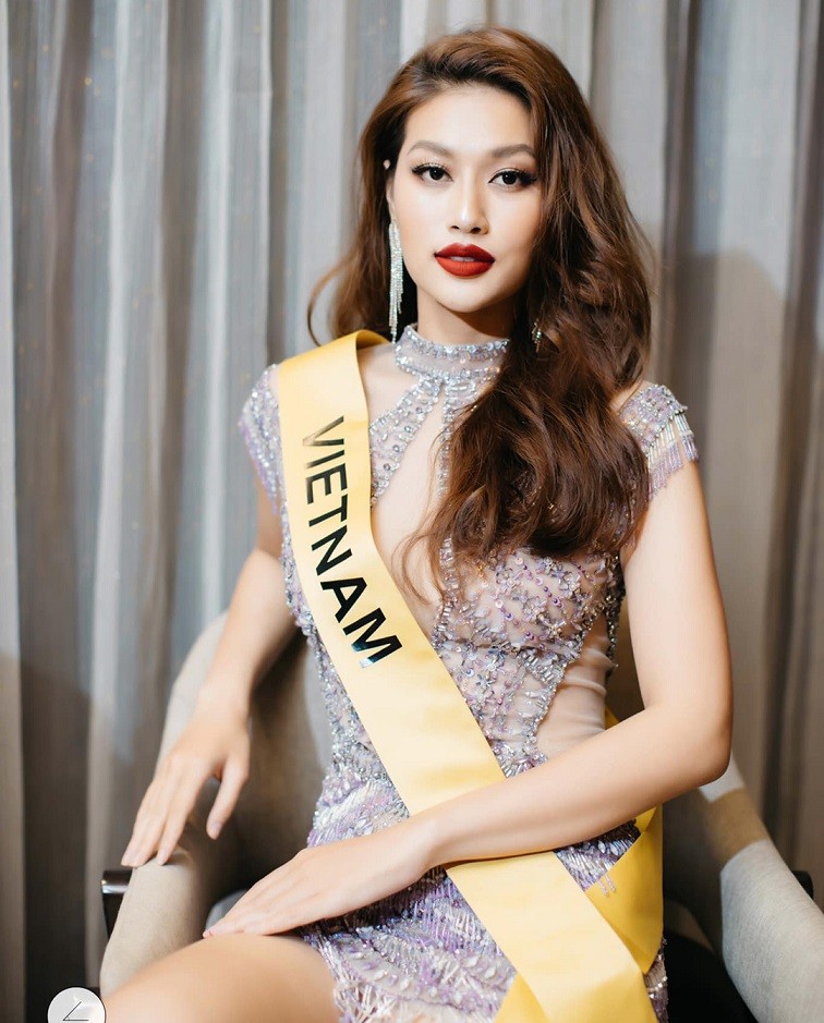 Miss Grand International 2022: Đoàn Thiên Ân và Thùy Tiên đồng điệu phong cách cut-out tôn vẻ đẹp ngọt ngào