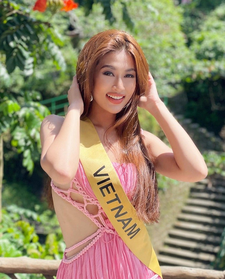 Miss Grand International 2022: Đoàn Thiên Ân và Thùy Tiên đồng điệu phong cách váy đầm