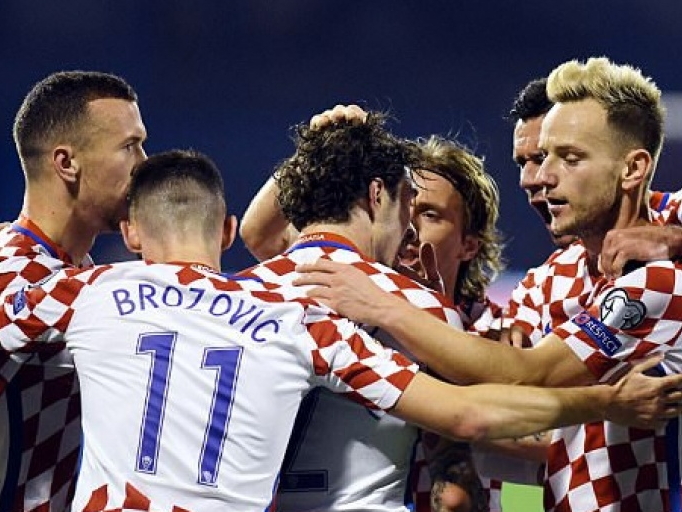 Thắng đậm Hy Lạp, Croatia chạm tay vào vé dự World Cup 2018