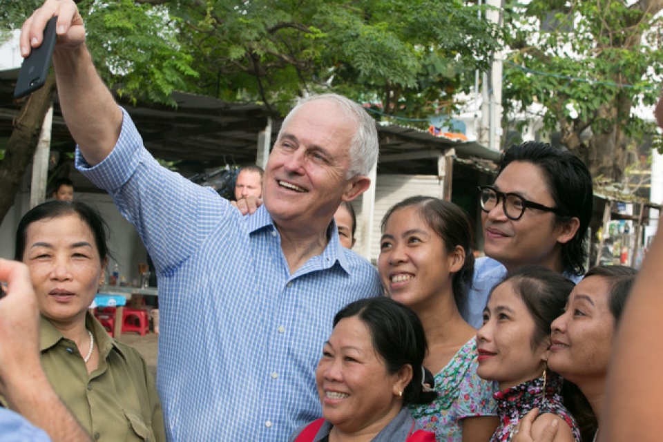 thu tuong australia thuong thuc banh mi via he o da nang