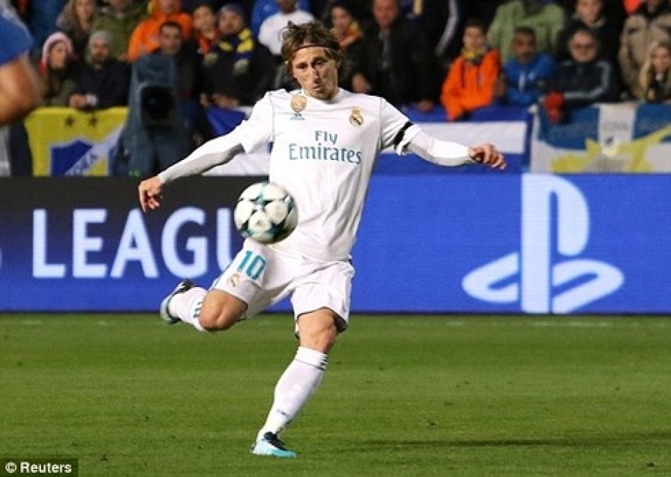 ronaldo ruc sang real gianh chien thang 6 sao truoc apoel nicosia