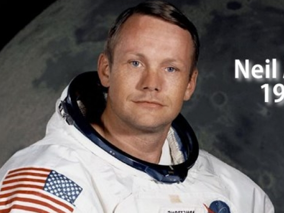 Đấu giá kỷ vật chuyến du hành lên Mặt trăng của phi hành gia Armstrong