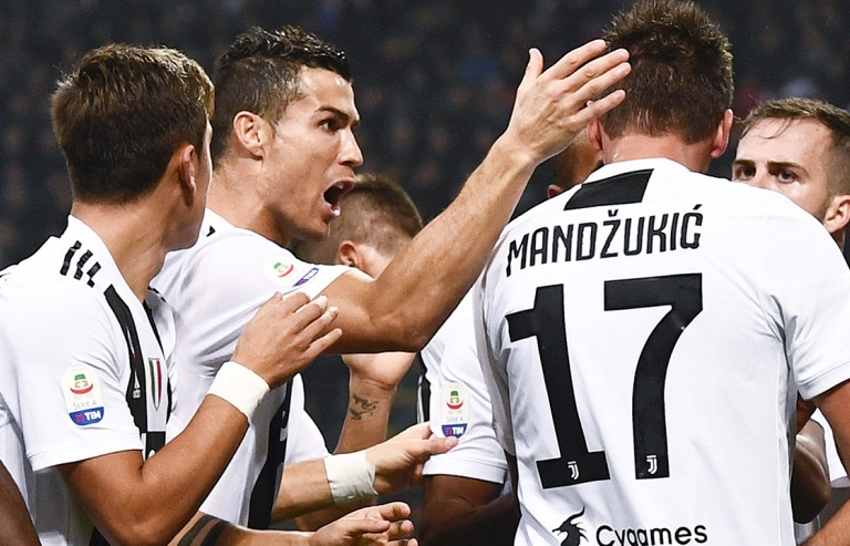 Ronaldo không thể ngừng ghi bàn, Juventus hạ gục AC Milan