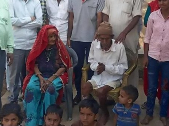 Ấn Độ: Cụ ông bất ngờ tỉnh dậy giữa đám tang của mình