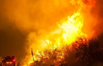 Cháy rừng tại California: Hai tuần nữa mới được dập tắt hoàn toàn