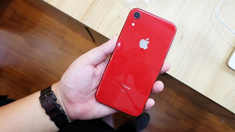 iphone xr xs doanh so te hai apple van loi vi ban gia cao