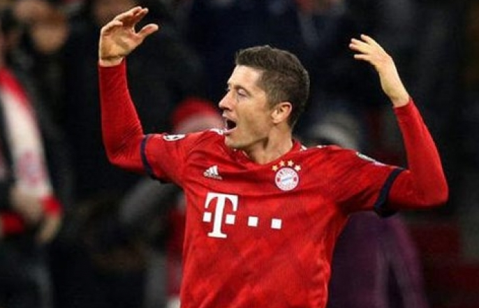Lewandowski cán mốc lịch sử trong ngày Bayern thắng hủy diệt