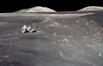 NASA mở kho mẫu vật 'chưa từng động đến' lấy từ Mặt Trăng cách đây hơn 40 năm