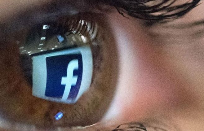 Facebook bí mật kích hoạt camera điện thoại để theo dõi người dùng