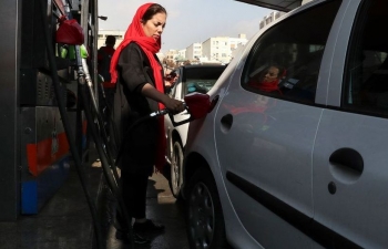 Lãnh tụ tối cao Iran lên án ‘hành vi phá hoại’ sau quyết định tăng giá xăng dầu