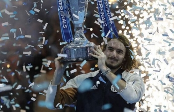 ATP Finals: Đánh bại Thiem, Tsitsipas gây sốc với cup vô địch