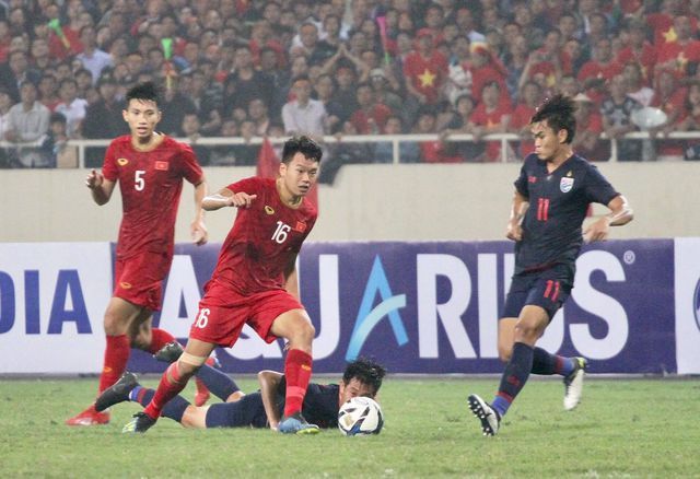 lo ao dau cua u22 viet nam o sea games 30 trong chiec ao so 10