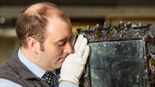 Sửng sốt khi phát hiện chiếc gương cổ của Nữ hoàng cuối cùng nước Pháp