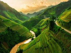 'Theo chân' khách Tây đến những địa điểm xinh đẹp, tránh đông đúc tại Việt Nam