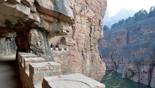 Trung Quốc: Ngôi làng hẻo lánh thoát nghèo nhờ tự mở đường xuyên núi