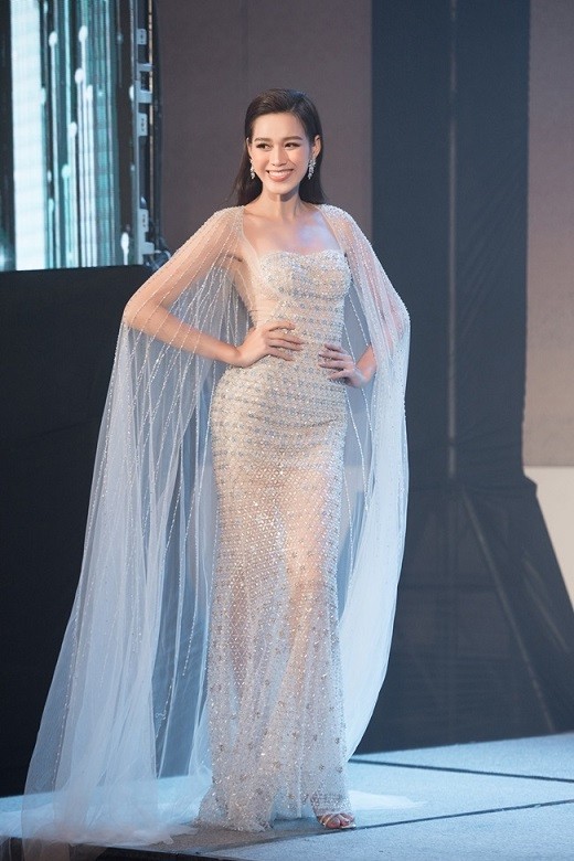 Hoa hậu Đỗ Thị Hà chơi đàn T'rưng, múa dân gian tại Miss World 2021