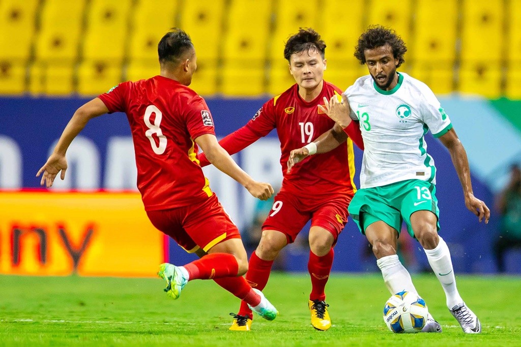 Việt Nam vs Saudi Arabia: Lời khen đặc biệt dành cho tiền vệ tài năng Quang Hải