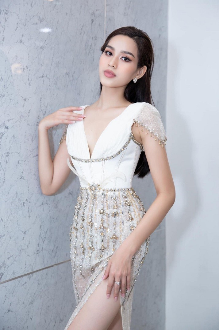 Loạt váy áo Đỗ Thị Hà mang đến Miss World 2021