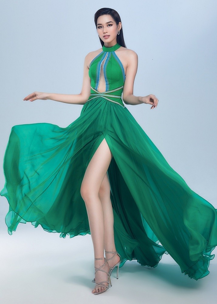 Loạt váy áo Đỗ Thị Hà mang đến Miss World 2021