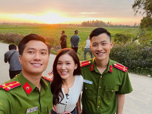 Diễn viên trẻ Duy Khánh chia sẻ vai diễn công an trong hai phim Phố trong làng và Mặt nạ gương