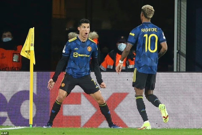 Champions League: Ronaldo lập kỷ lục ghi bàn đưa Man Utd vào vòng 1/8