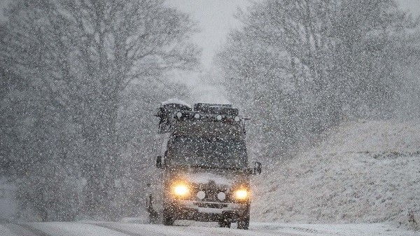 Anh: Bão tuyết hoành hành, nhiều nơi mất điện, thiệt hại về người