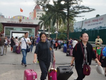 Cửa khẩu Việt - Trung lập kỷ lục về lượt khách thông quan