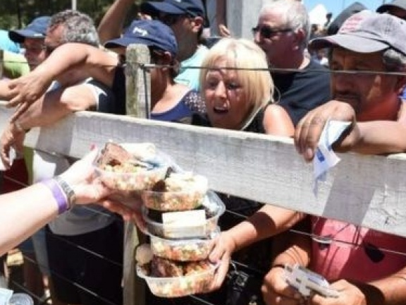 16,5 tấn thịt bò cho bữa tiệc thịt nướng lớn nhất thế giới