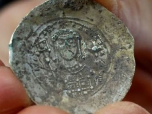Israel: Phát hiện những cổ vật bằng vàng trên 900 năm tuổi