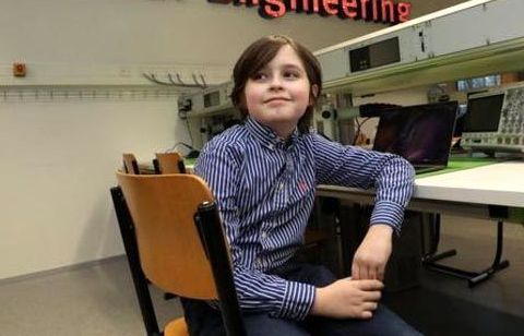 Bỏ dở đại học ở Hà Lan, thần đồng 9 tuổi được mời sang Mỹ học tiến sĩ