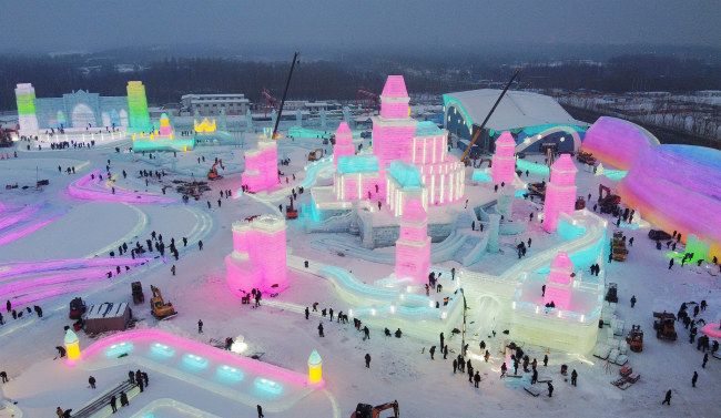 Công viên băng tuyết lớn nhất Trung Quốc mở cửa đón khách du lịch