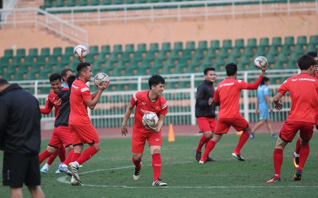 dinh trong hoi phuc chan thuong hlv park hang seo yen tam voi hang thu