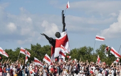 Câu chuyện Belarus: Trong xung, ngoài khắc