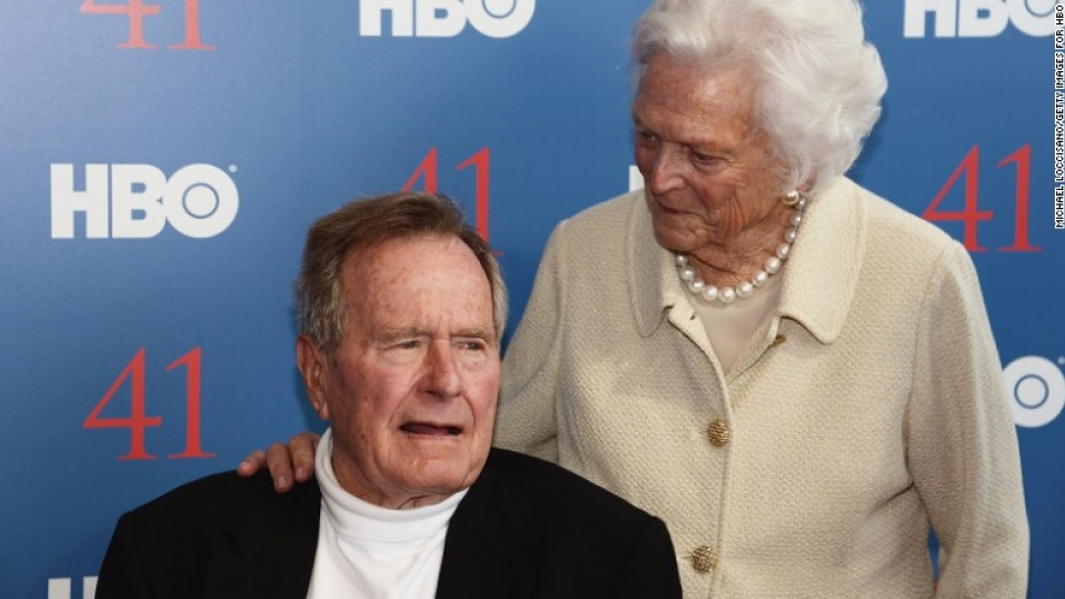 Vợ chồng cựu Tổng thống Mỹ George Bush nhập viện