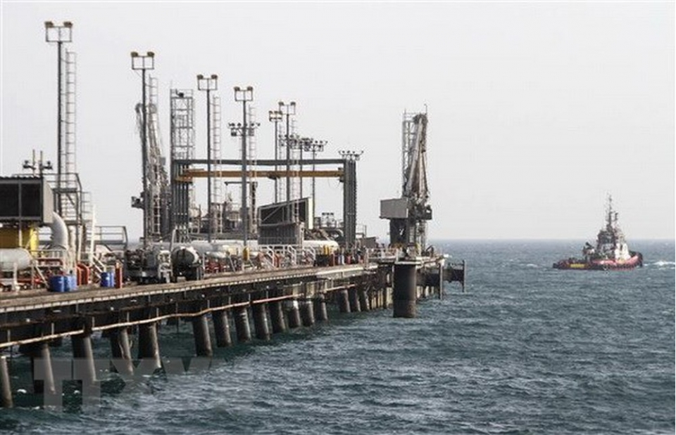Ấn Độ giảm mạnh nhập khẩu dầu thô từ Iran