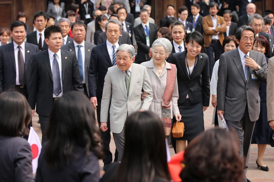 Cuộc gặp xúc động giữa Nhà Vua và Hoàng hậu Nhật Bản với cựu du học sinh Việt Nam