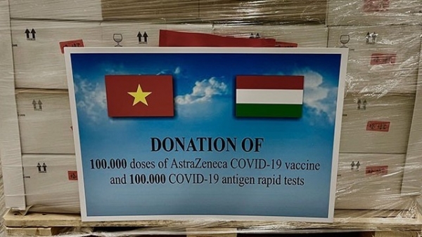 Covid-19: Hungary trao tặng 156.000 liều vaccine AstraZeneca cho Việt Nam