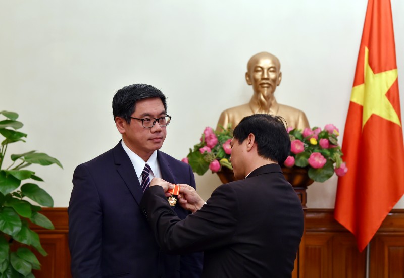 Đại sứ Singapore nhận Huân chương Hữu nghị