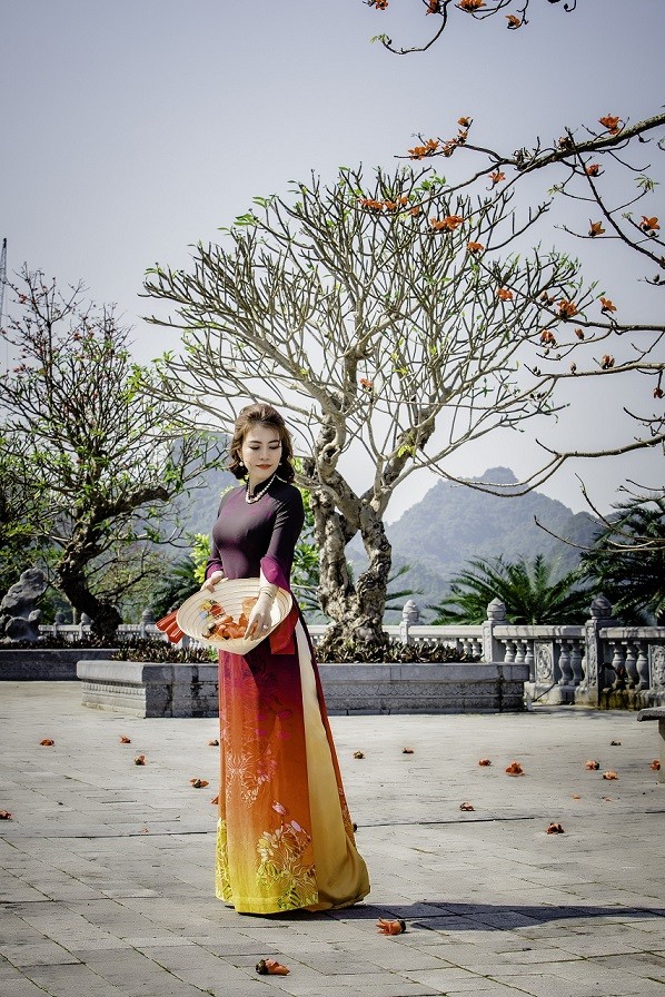Nhà thiết kế trẻ Thoa Trần với khát khao lan tỏa giá trị tà áo dài Việt