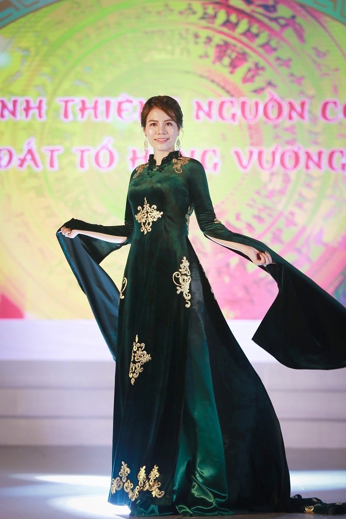 Nhà thiết kế trẻ Thoa Trần với khát khao lan tỏa giá trị tà áo dài Việt