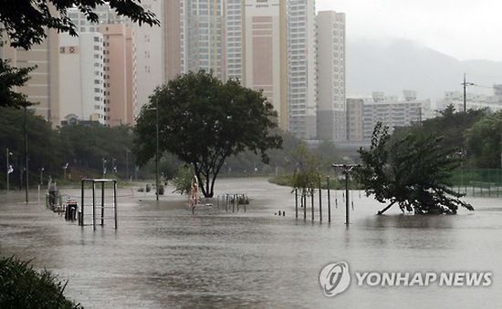 Hàn Quốc: 21 người thiệt mạng vì mưa lớn