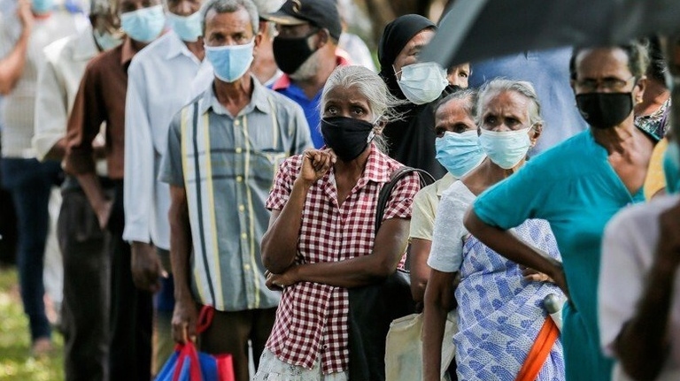 Quyết không phong tỏa dù số ca mắc Covid-19 tăng cao, Sri Lanka trông đợi vào vaccine và 'ý trời'