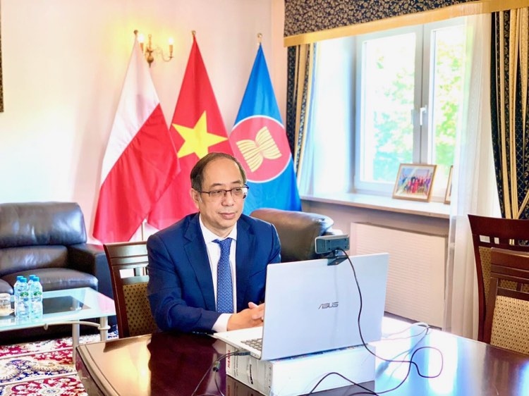 Đại sứ Việt Nam tại Ba Lan: Chủ động 'ngoại giao vaccine', lựa chọn 'ngôn ngữ ngoại giao' trong tình hình mới