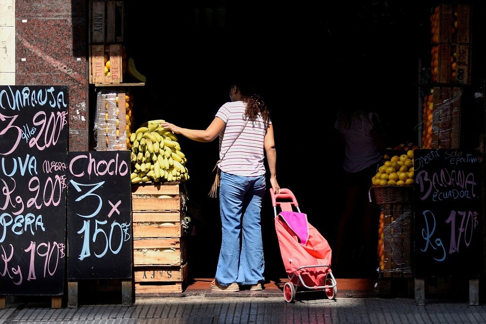 Argentina điều chỉnh lương tối thiểu để đối phó lạm phát