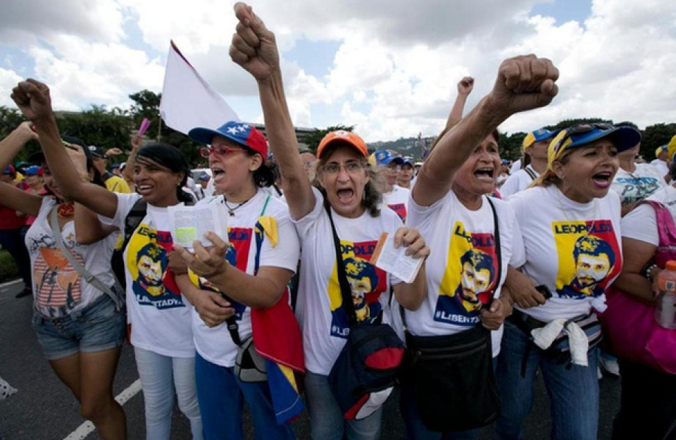 Venezuela đối mặt với cuộc khủng hoảng chính trị mới