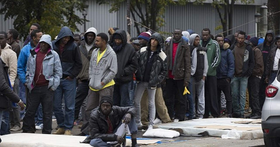 Hàng nghìn người đổ về Paris sau khi lán trại tại Calais bị dỡ bỏ