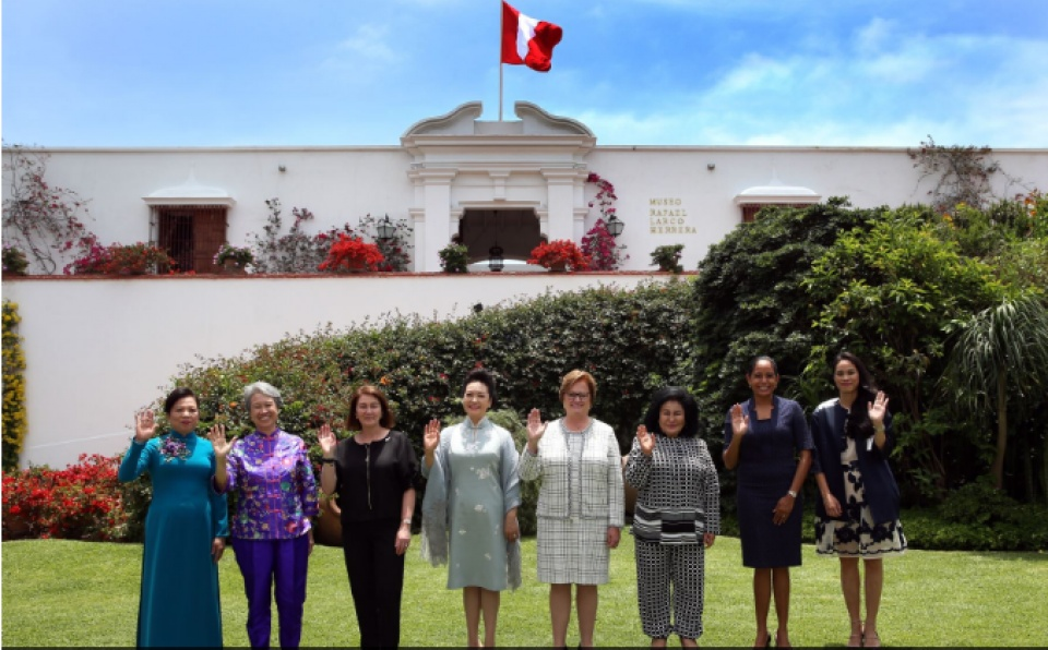Phu nhân Tổng thống Peru chào đón các Phu nhân lãnh đạo APEC